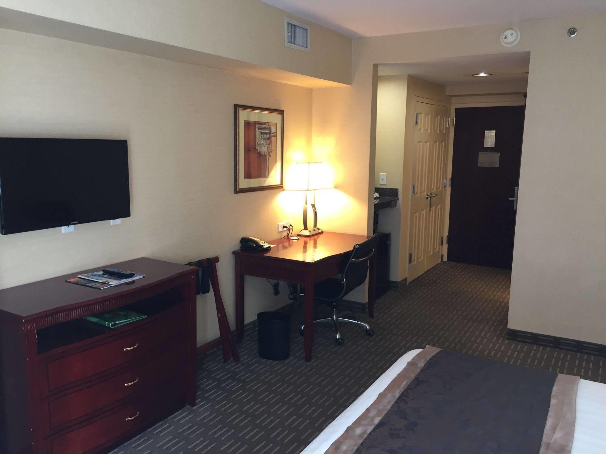 Wingate By Wyndham Manhattan Midtown Ню Йорк Екстериор снимка